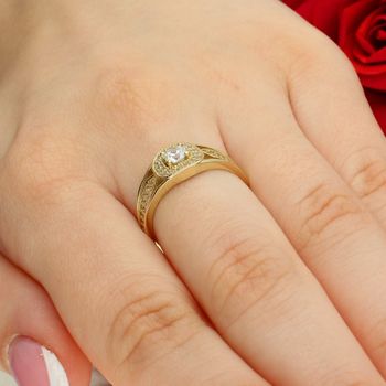 Złoty Pierścionek Damski 375 – Cyrkonie, Kształt Kwadratowy, Rozmiar 13 bok..jpg